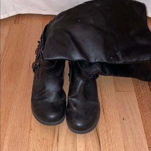 Women’s black knee high fashion boots